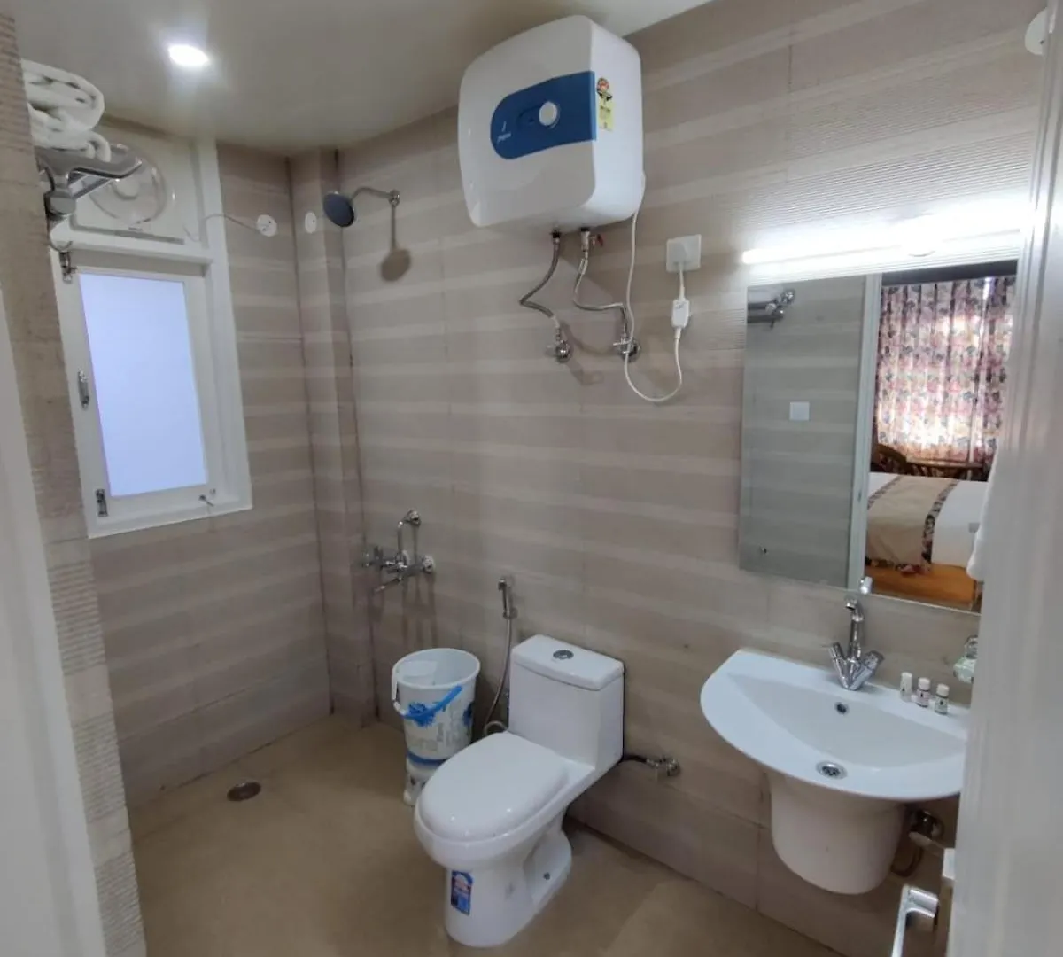 The Jakhoo Crest Shimla Bed & Breakfast